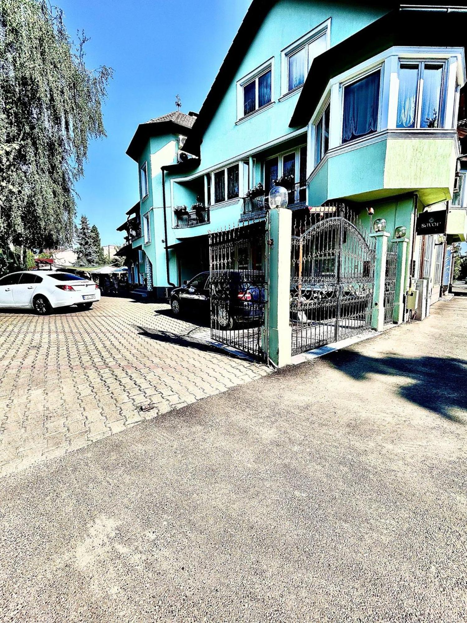 Pensiunea Curtea Bavareza Targu Mures Ngoại thất bức ảnh
